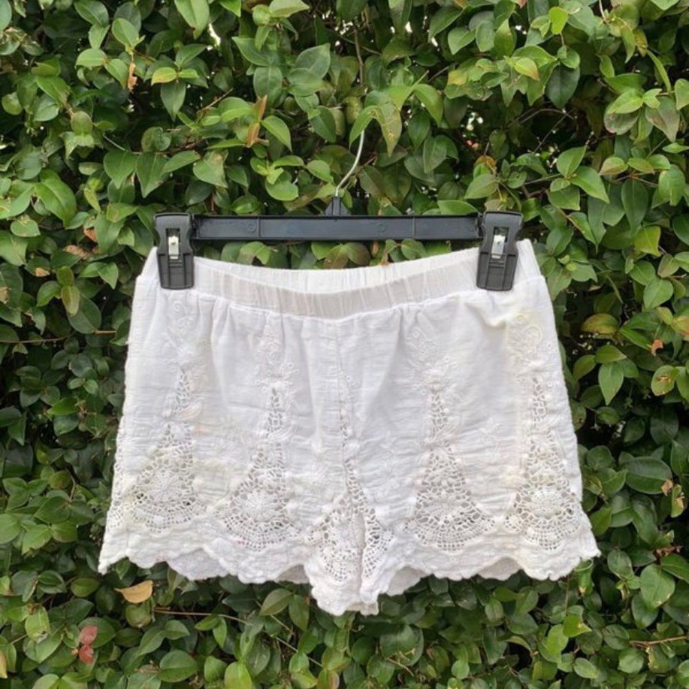 Cute white shorts